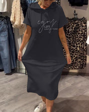 Monika | Zwiewna sukienka z kapturem i kieszeniami