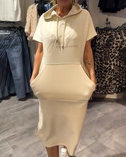 Monika | Zwiewna sukienka z kapturem i kieszeniami