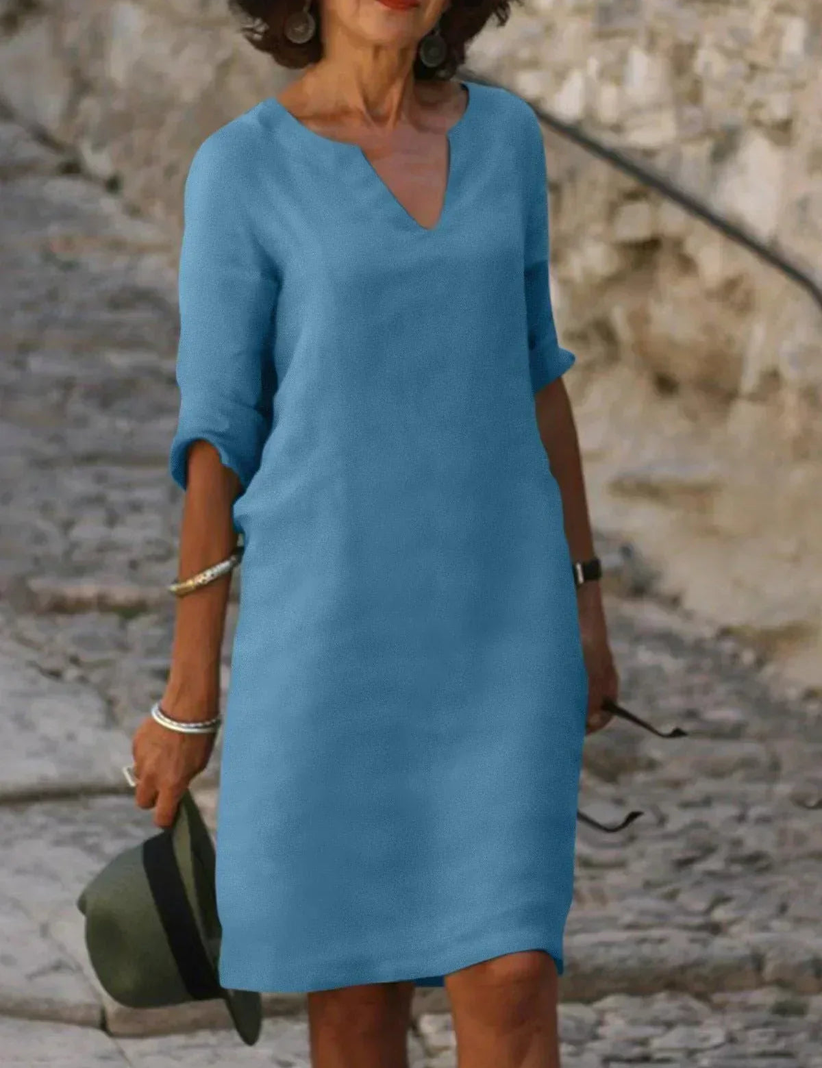 Jagoda | Elegancka Sukienka z Dekoltem V