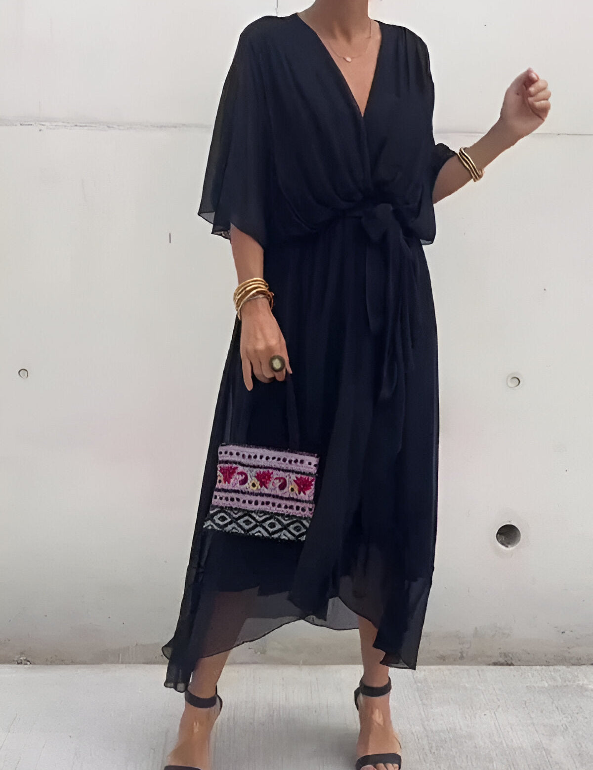 Elise – Sukienka z szyfonu z dekoltem w kształcie litery V