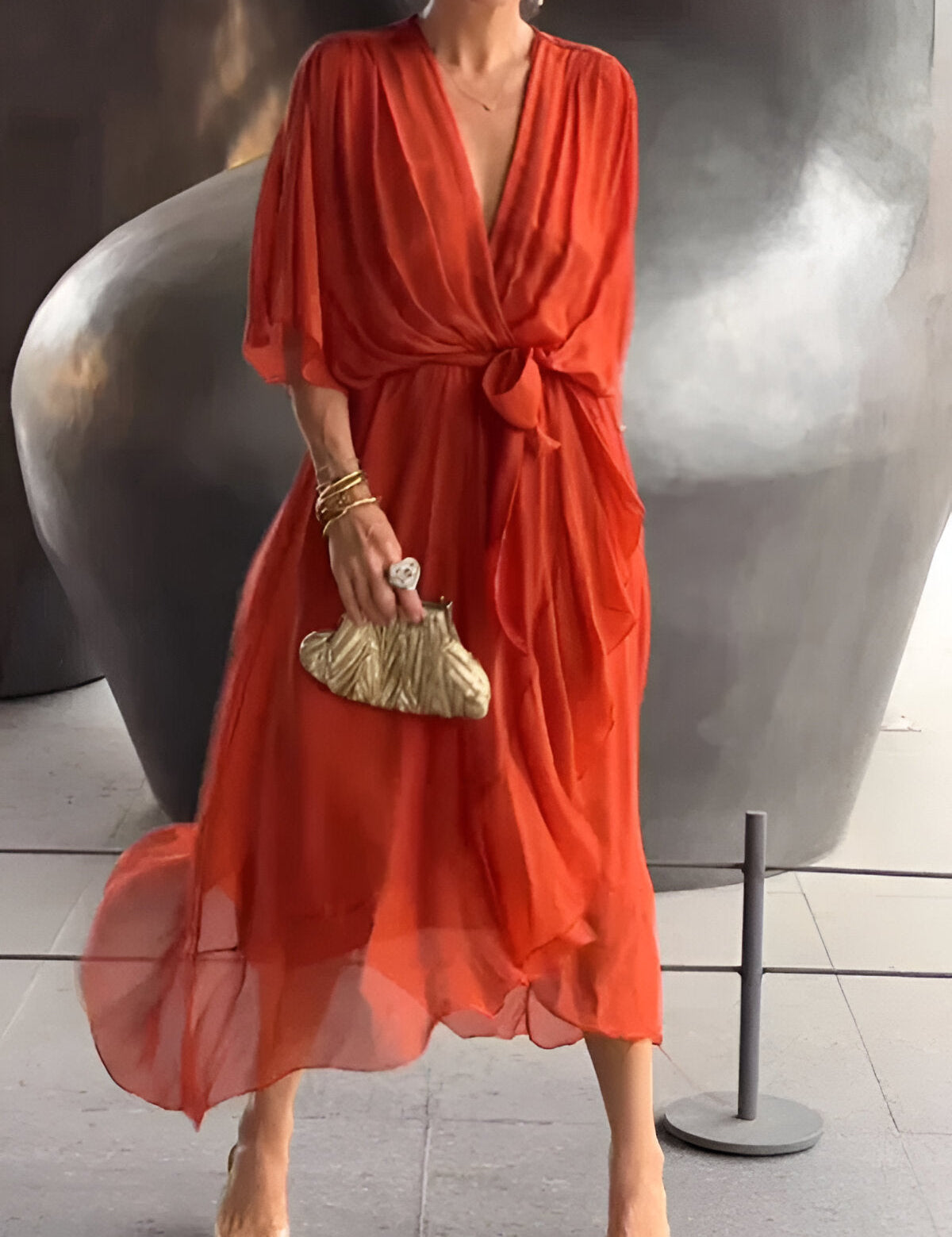 Elise – Sukienka z szyfonu z dekoltem w kształcie litery V