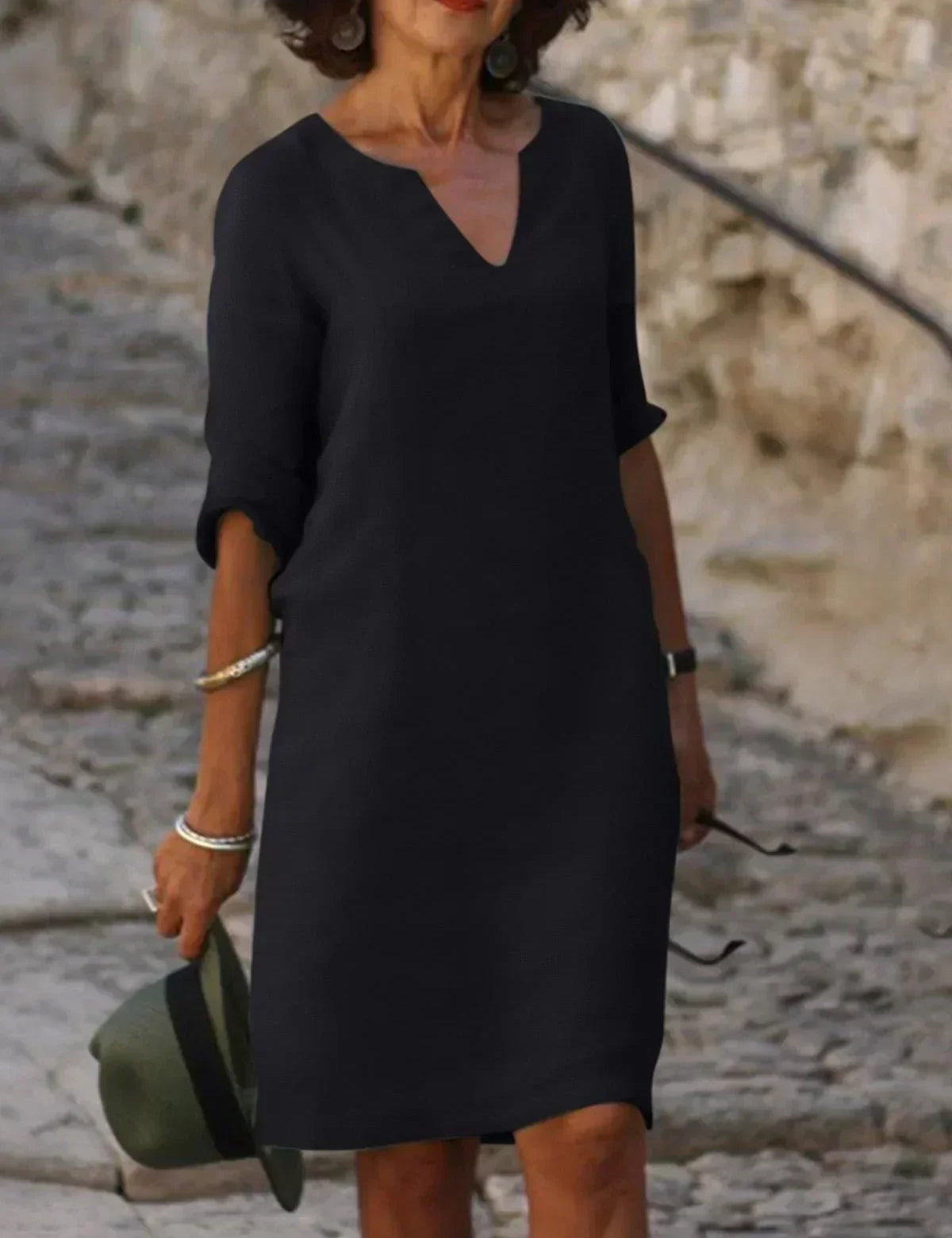 Jagoda | Elegancka Sukienka z Dekoltem V