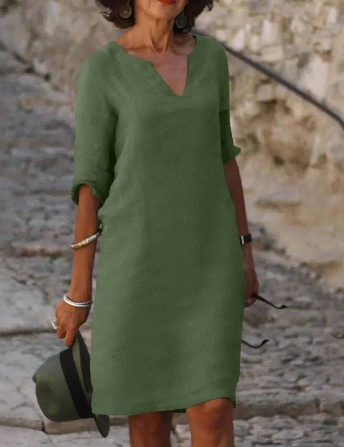 Jagoda | Elegancka Sukienka z Dekoltem V